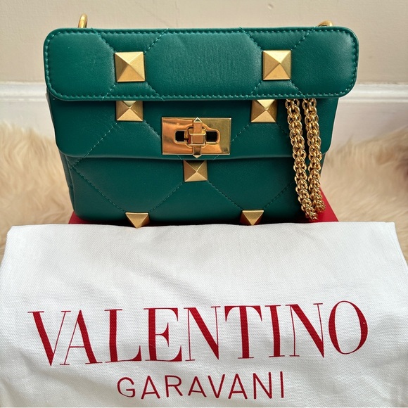 NWOT💯% Auth Valentino Garavani Small Roman Stud  Leather Bag - Picture 2 of 12